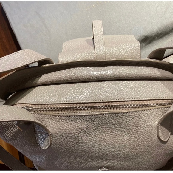 THELA MEDIUM TAUPE GREY LEATHER WITH ZIP CLOSURE TOTE BAG - Picture 6 of 9